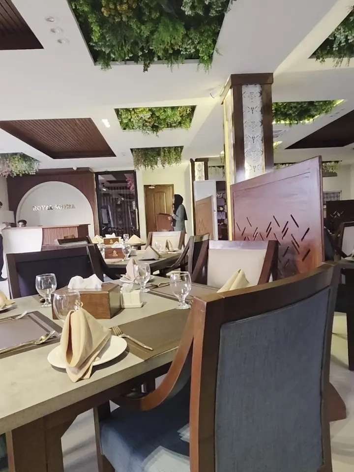 Booth seating with greenery overhead